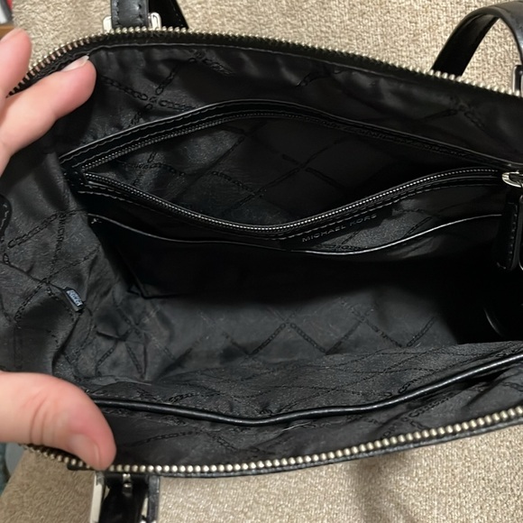 Michael Kors Jet Set Handbag and wallet - Picture 6 of 8